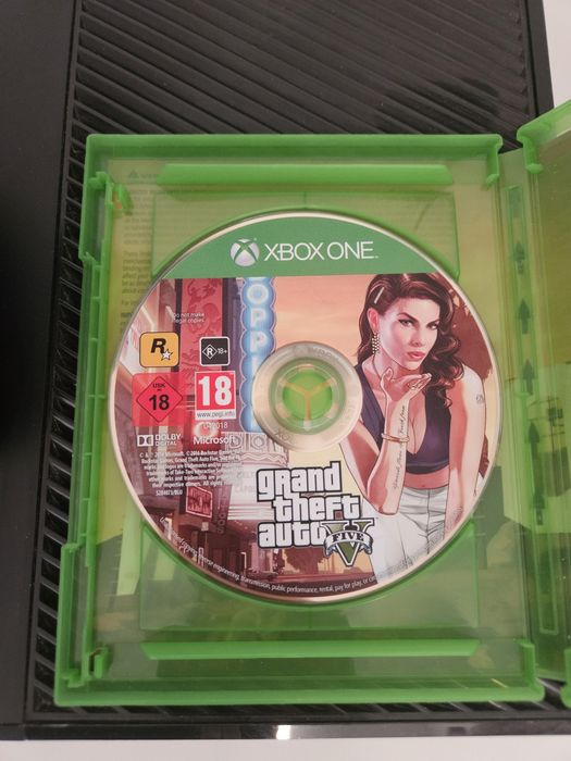 Xbox One 1TB + Controller + GTA V – funcțional
