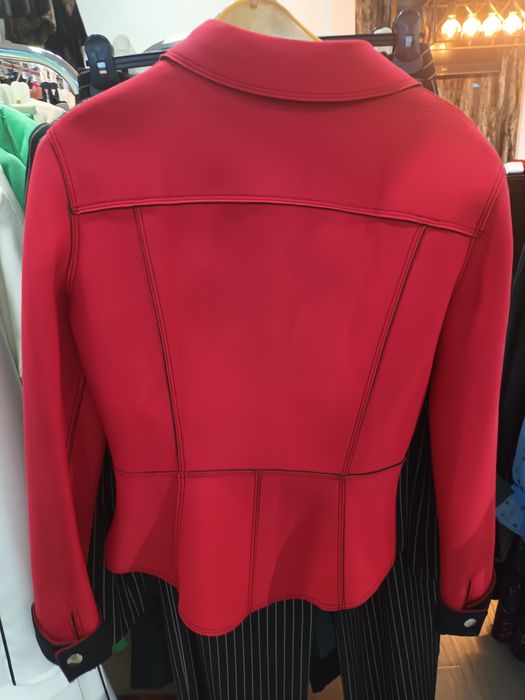 Продам пиджак на девушку