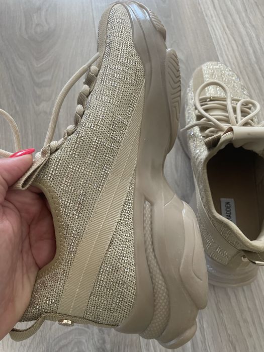 Чисто нови маратонки Steve Madden