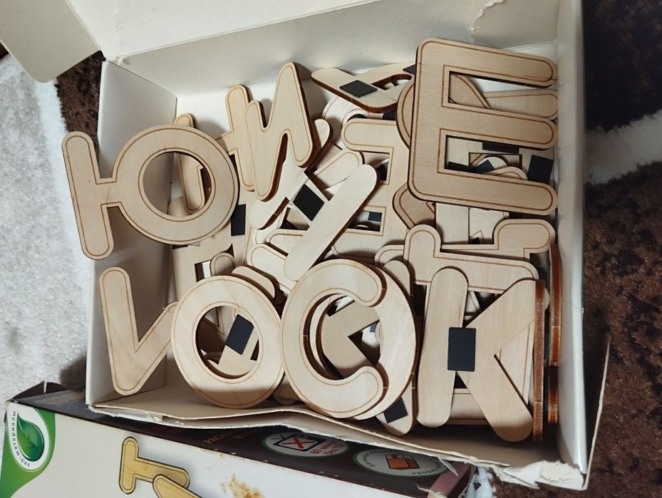 Деревянные буквы на магнитах