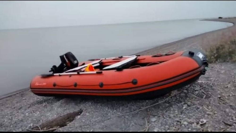 Лодка 3.9 с мотором 18