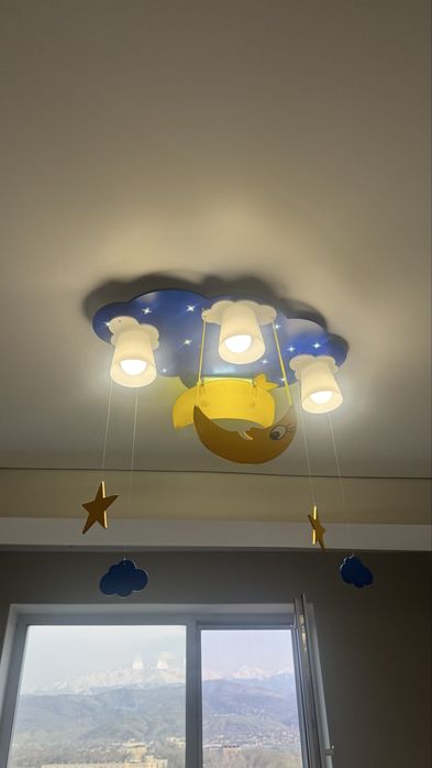 продам люстру в детскую 10 тыс