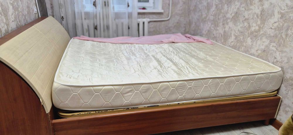 Двухспальная кровать