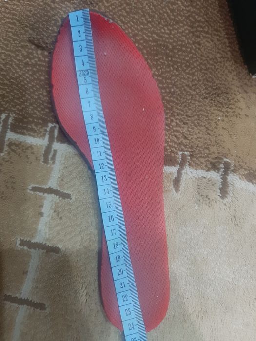 Продам футбольную детскую обувь.