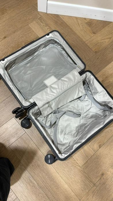 Чемодан красивый