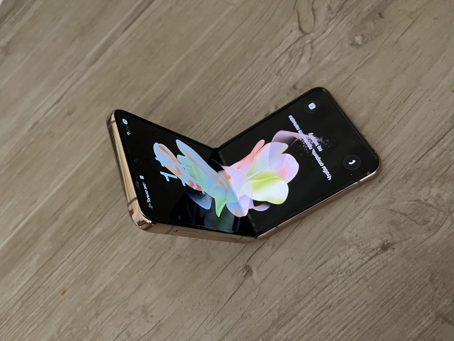 Samsung galaxy z flip 4