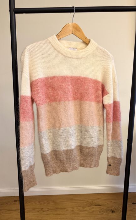 Urban Pioneers пуловер в пастелни цветове вълна и мохер