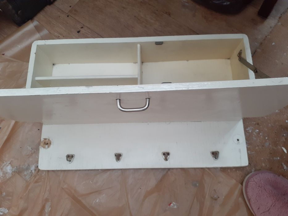 Зеркало, и для ванной полочки с зеркалом.