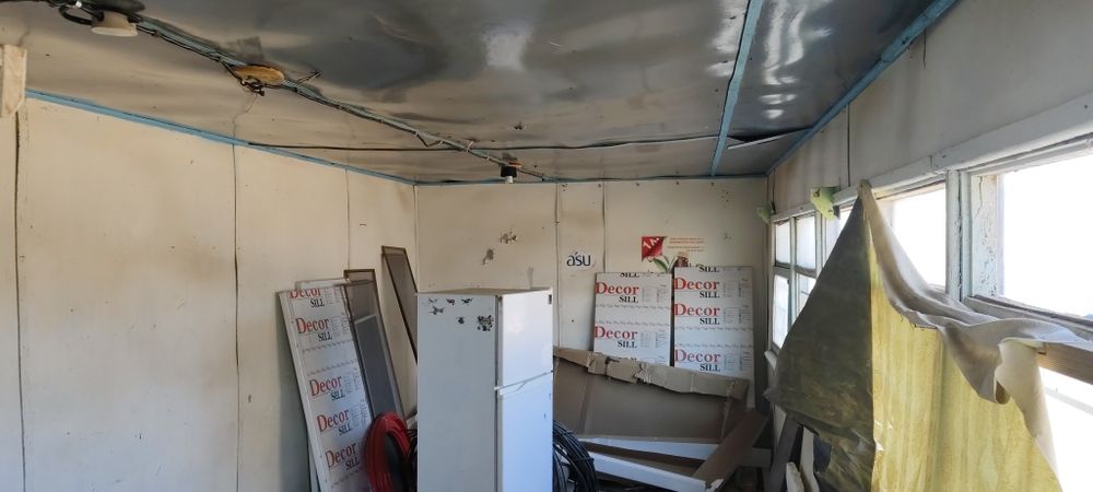 Продаются вагончик и бочка