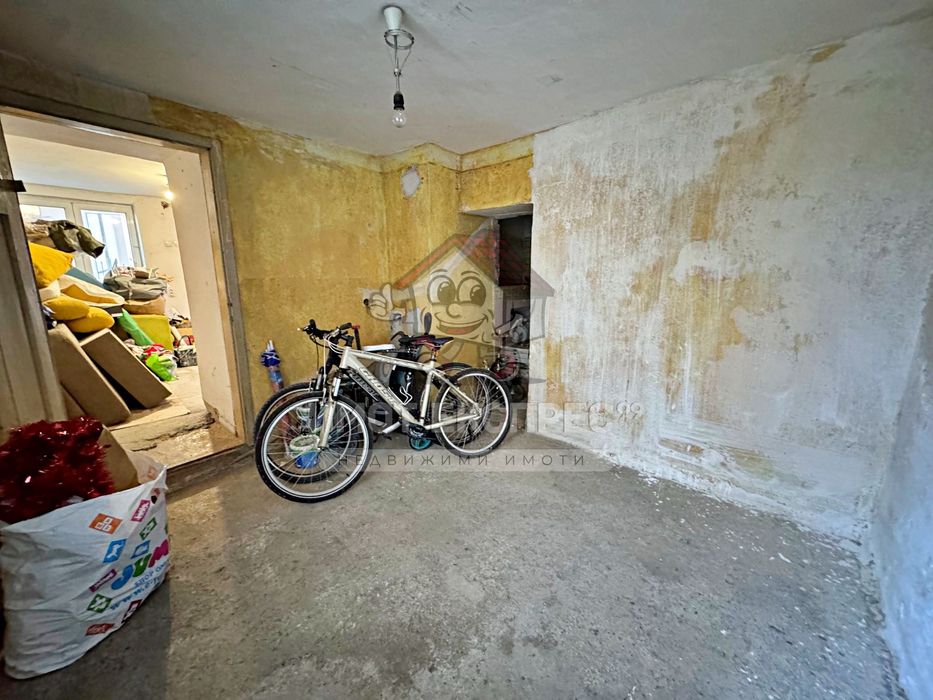 Самостоятелна къща, с двор, кв.Метоха