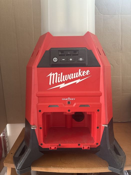 Lampa de santier Milwaukee M18 ONESLDP Proiector Lanterna