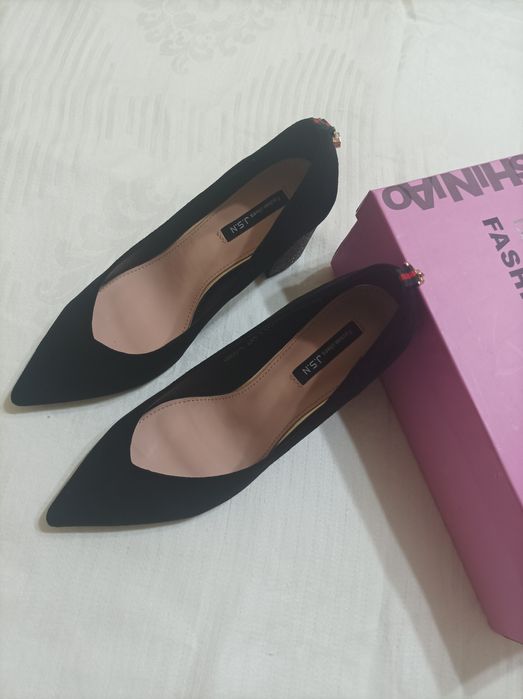 Замшевые туфли. Gucci