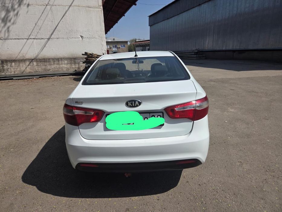 Машина.       kia rio