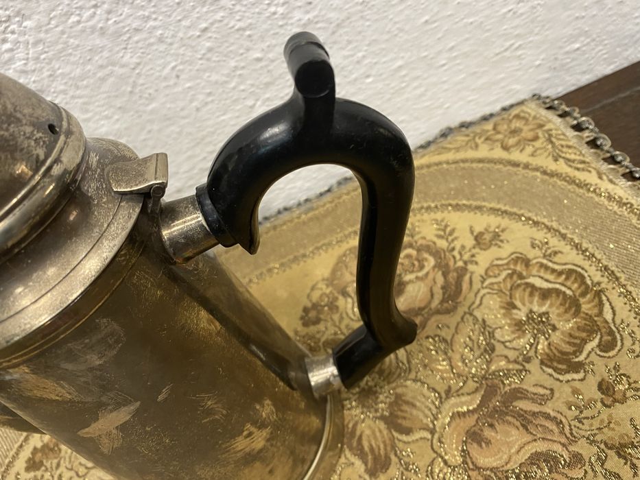 Английски чайник с дълбоко постребряване