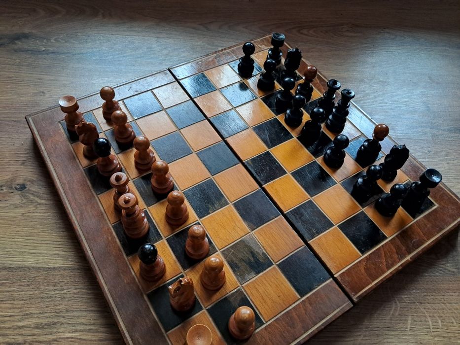 Vind joc de sah si table