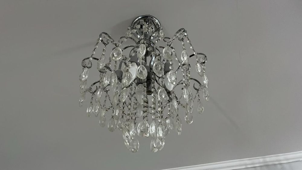 Срочно продаются люстры. 2шт