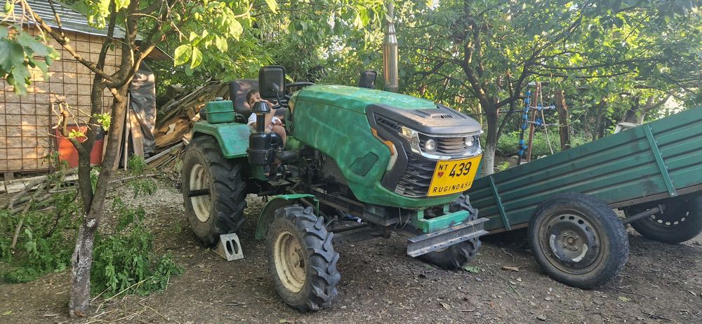 Vand tractor ZUBR