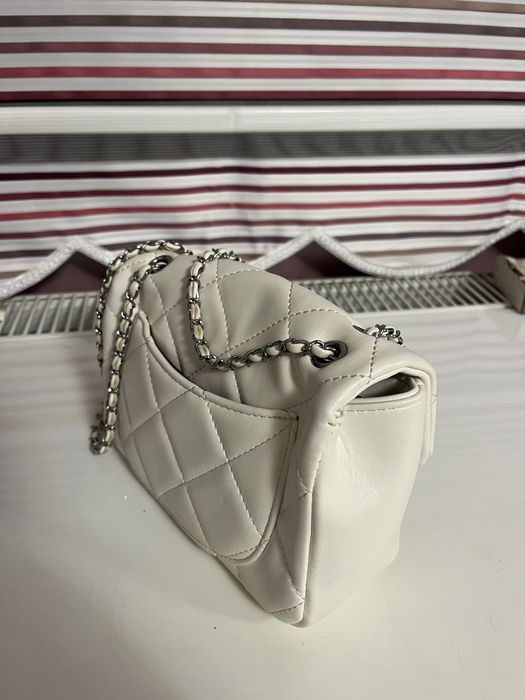 Чисто Нова Дамска Чанта .