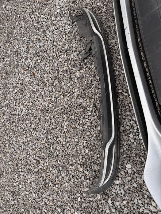 Продавам предна броня за мерцедес  C класа W205