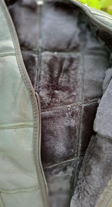 Жилеты из натуральной кожи и натурального меха.