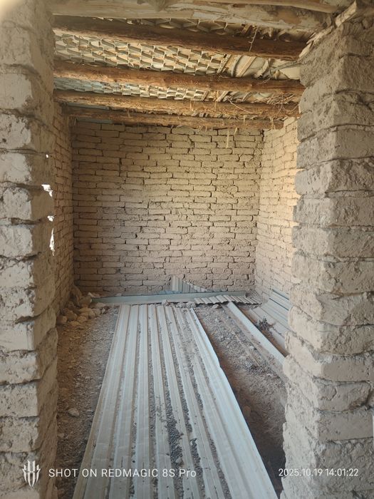 Uy joy sotiladi 4 sutix