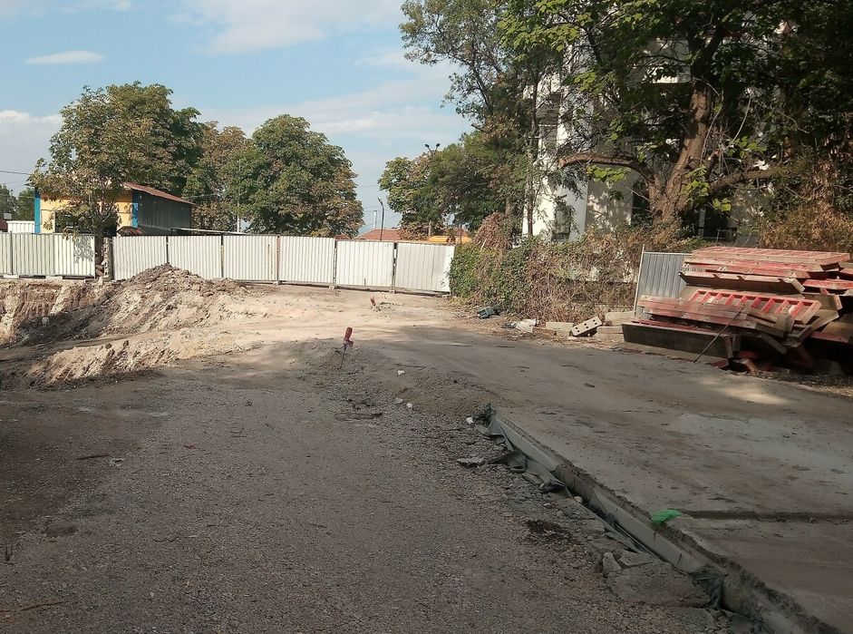 Тристаен апартамент в Люлин 10