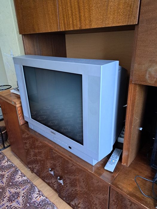Голям телевизор плюс подарък