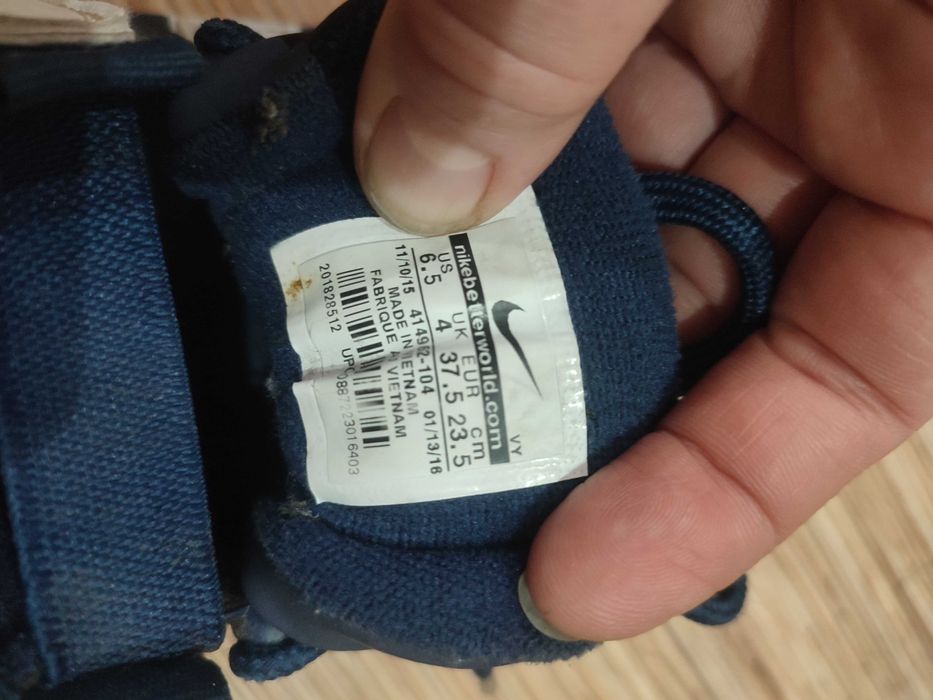 Продам кроссовки Nike Air 37 размер