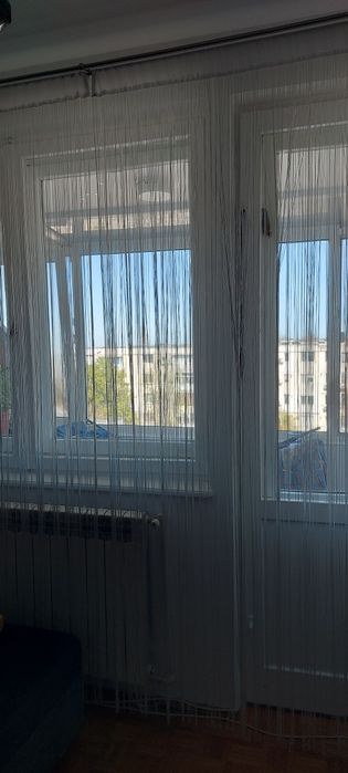 Perdele din șnururi albe