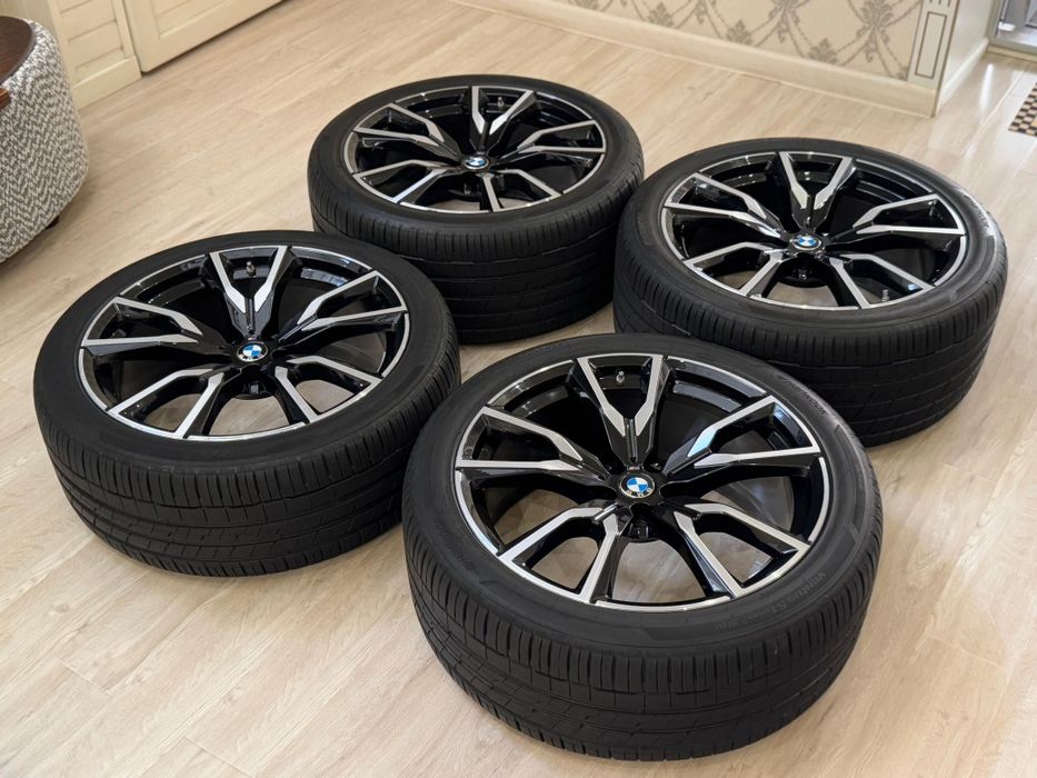 Диски с резиной BMW X7 в оригинале