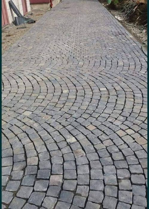 Vând și montez piatră cubică Andezit