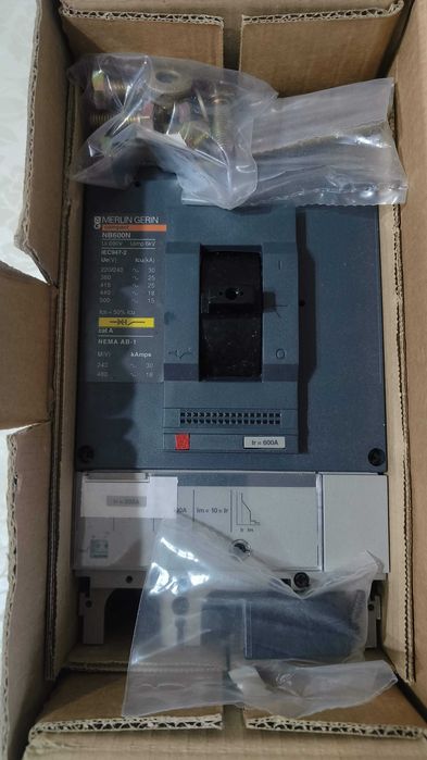 Мощностен автоматичен прекъсвач Merlin Gerin Compact NB600N 600A