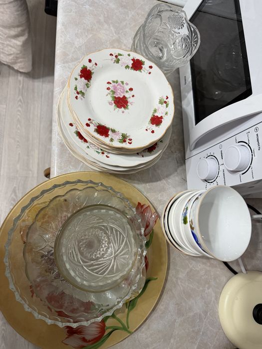 Отдам тарелки, посуды