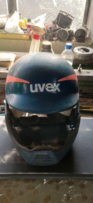 Ретро ски каска UVEX