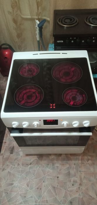 Продам стеклокерамическую плиту Hansa