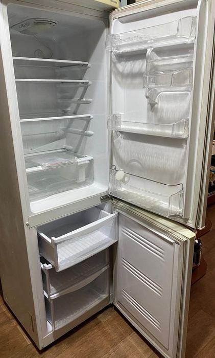 Холодильник Samsung