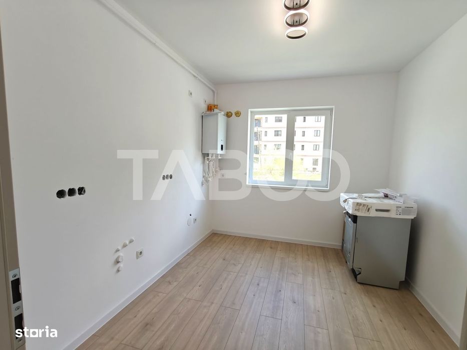Apartament 3 camere decomandat - 2 bai - balcon - parcare - intabulat