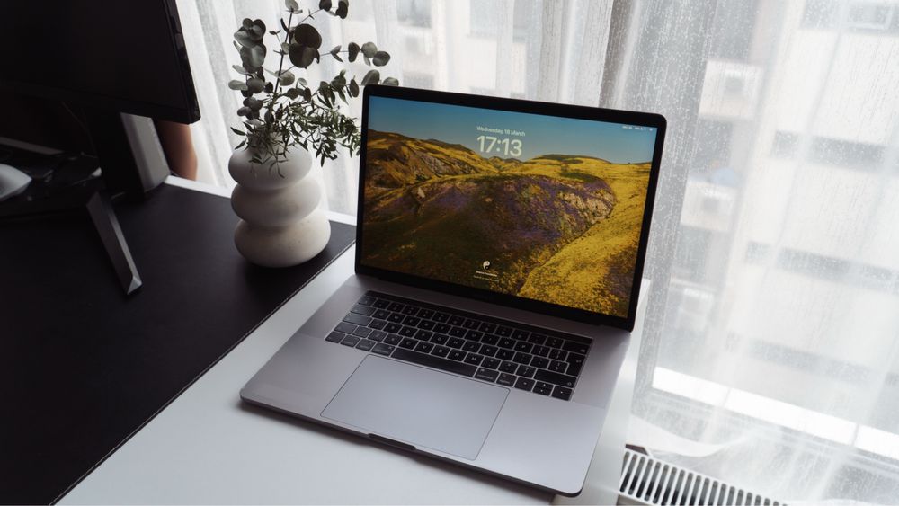 macbook pro 16 i9 second hand si noi de vanzare • Anunturi • OLX.ro