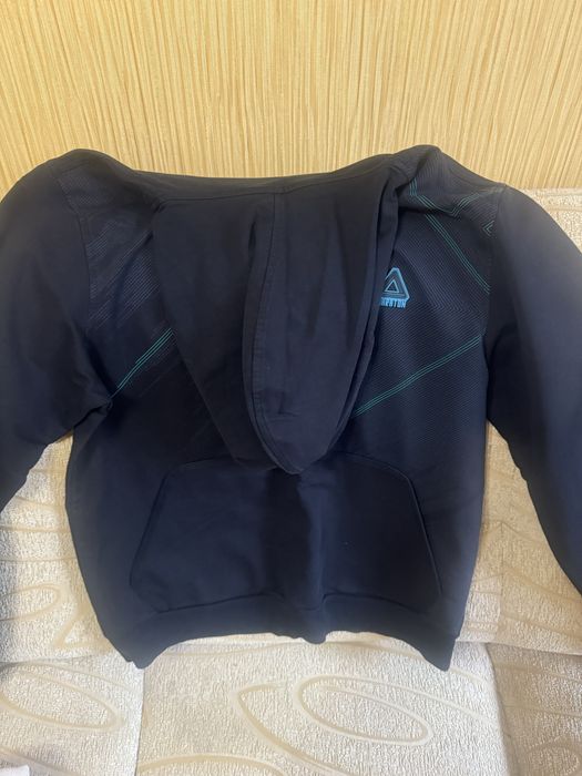 Спортивная кофта