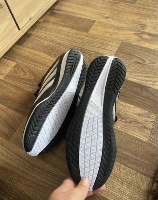 Ghete de fotbal ! Adidas ! Noi! Negociabil!