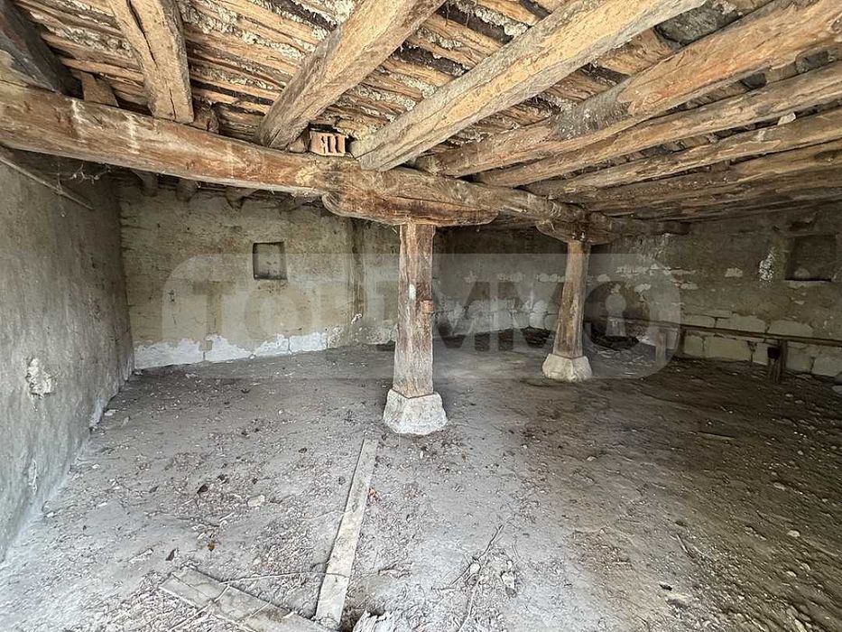 Къща с каменна основа в село Балкански