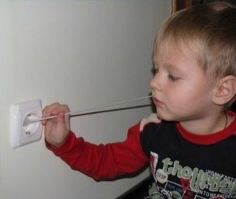 Заглушки-затычки на розетки защита от поражения током детей.