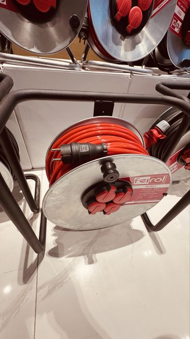Удлинитель H07BQ-F 3G2,5 50 М на металлической катушке розетки 4х220
