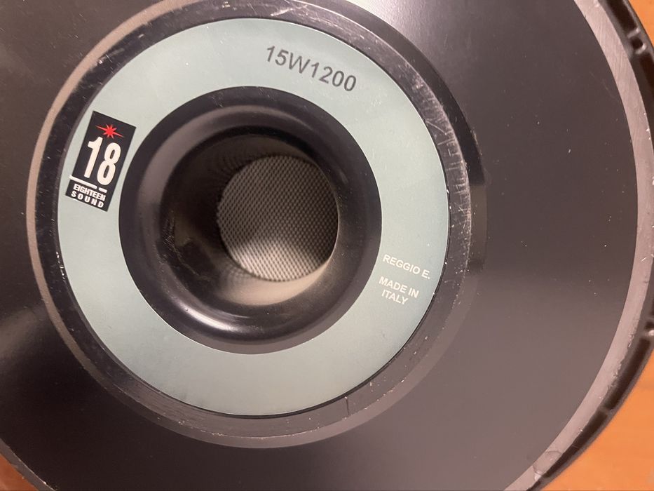 Pereche Boxe Profesionale 15" – Componente Premium (Eighteen Sound / Beyma)