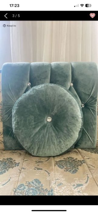 Продам срочно  диван в гостевой