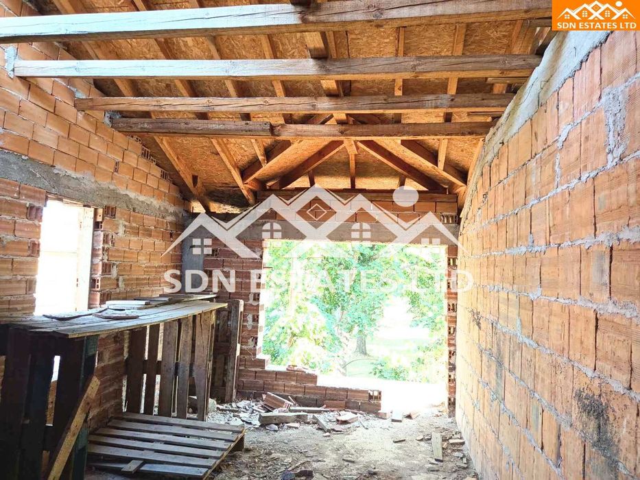 Продава сграда с търговско помощение в центъра на Дунавци