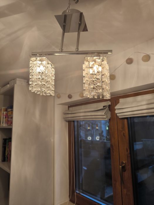 Vind dulap+ două lustre