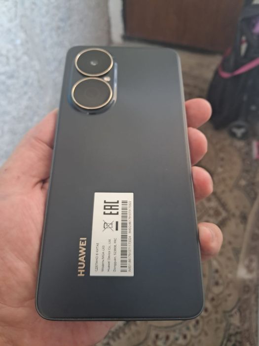 Телефон Huawei Nova Y73
