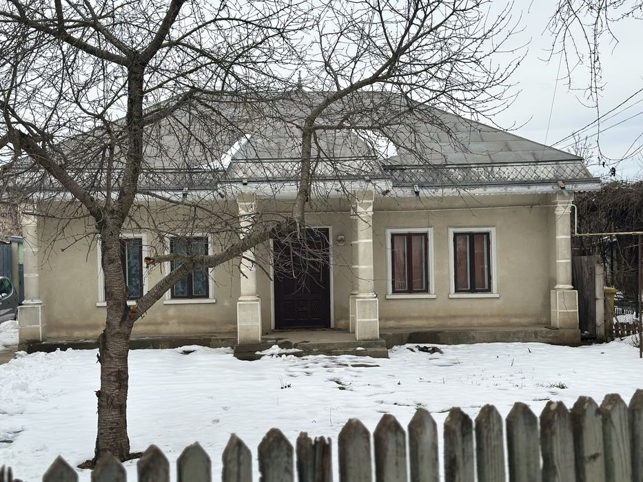 Vând casă zona centrală!