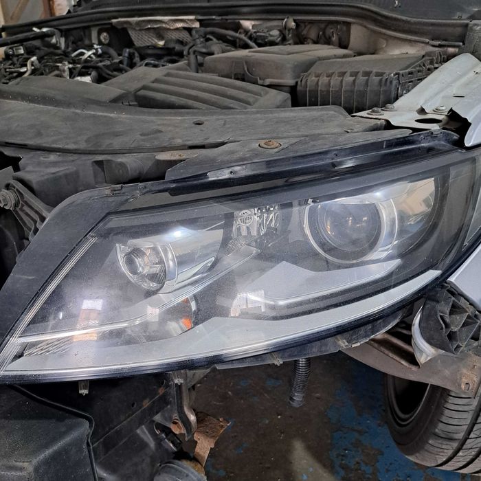 Far stanga VW PASSAT CC cu xenon fara led model 2014 facelift